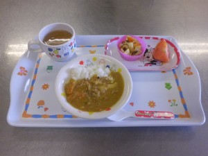 今日の給食　きのこカレー